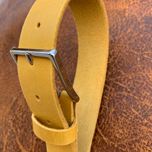 Leren riem, gele leren riem, unisex leren riem, cadeau voor elke gelegenheid, handgemaakt in Canada, Italiaanse Buckl