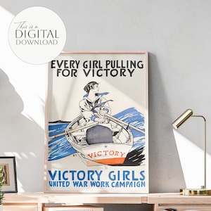 Może przedstawiać: Wizerunek vintage'owego plakatu z czasów II wojny światowej przedstawiający kobietę wiosłującą łodzią z tekstem "Every Girl Pulling For Victory" i "Victory Girls United War Work Campaign".