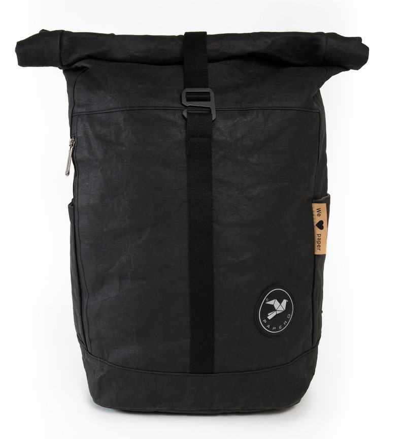 PAPERO Rucksack aus waschbarem Kraft Papier 28L leicht, robust und wasserfest nachhaltig mit Laptopfach 15 Zoll für Herren und Damen Black
