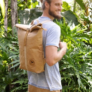 PAPERO Rucksack aus Kraft Papier 13-22L, Leicht, Robust, Wasserfest veganes Leder, nachhaltig,recycelbar mit Laptopfach Ultraminimalistisch Bild 6