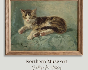 Puede incluir: Una impresión vintage enmarcada de un gato atigrado descansando sobre un cojín azul. El gato tiene pelaje marrón y blanco y está acostado con los ojos cerrados. La impresión está en un marco de madera. El texto "Northern Muse Art" y "Vintage Printables" está debajo.