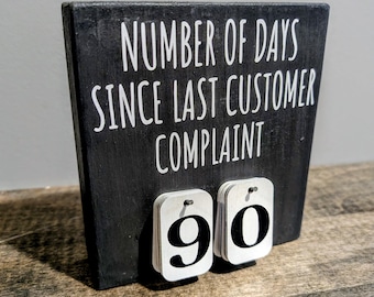 Days Since Last Customer Complaint Sign: Desktop Wood Accent Tracker