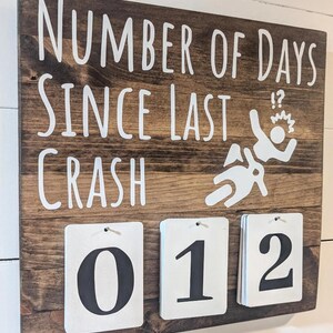 Cartello incidente personalizzato da appendere alla parete, 10" x 12", in legno massello, conto alla rovescia, servizio clienti, episodio, sicurezza, incontro, numero, *PERSONALIZZA immagine 9
