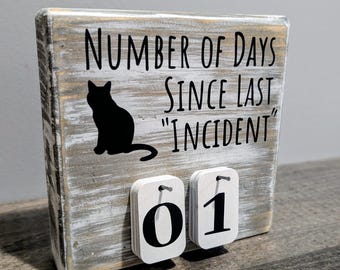 Placa de Incidentes com Gatos: Madeira Maciça - Número de Dias Desde o Último Incidente - Personalizável, 15 x 15 cm