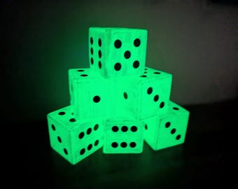 Dado Gigante de Madeira: Dado Decorativo Verde Neon que Brilha no Escuro de 8,9 cm (3,5"), Decoração para Sala de Jogos