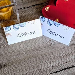 Tarjetas de lugar para bodas románticas / Decoración de bodas con temática de flores azules / Tarjetas de nombre elegantes para asientos / Fabricadas en Italia