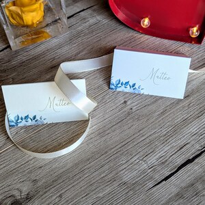 Tarjetas de lugar para bodas con rosas azules / Decoración elegante para bodas con temática de flores azules / Tarjetas de nombre elegantes para asientos / Fabricadas en Italia