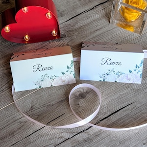 Elegantes tarjetas para colocar los nombres de las bodas / Decoración para bodas con motivos de peonías / Elegantes tarjetas para colocar los nombres de los asientos / Fabricadas en Italia
