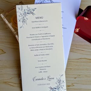 Eleganckie menu weselne | Delikatne menu weselne z motywem białych liści, spersonalizowana karta kolacji | Białe lub kości słoniowej menu weselne | Wyprodukowano we Włoszech