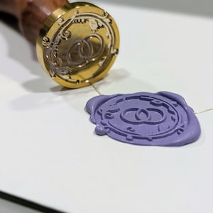 Sello de lacre para anillos de boda / Elegante sello de latón con mango de madera / Romántico sello de sobre para invitaciones, cartas y regalos