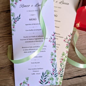 Hochzeitsmenüs | Üppiges Hochzeits-Empfangsmenü mit üppigem Grün & rosa Blume | Menüs in Weiß oder Ivory | Hergestellt in Italien