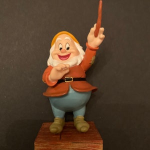 Cute Happy Dwarf - Disney - Enesco -  Snow White & Seven Dwarfs Figurine - Special 65th Anniversary Edition