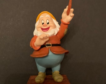 Cute Happy Dwarf - Disney - Enesco -  Snow White & Seven Dwarfs Figurine - Special 65th Anniversary Edition