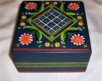 Square wooden "Os" box packet.