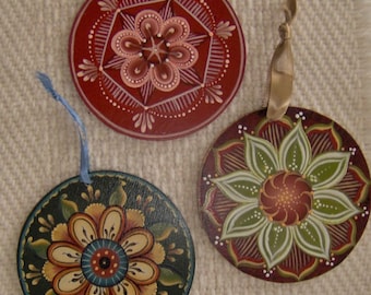 3 unfinished wooden ornaments for Rosemaling