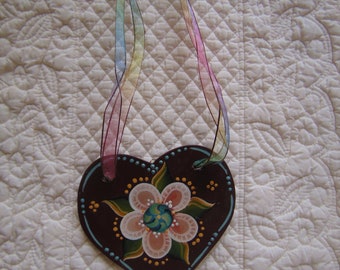 Collier coeur peint. « Rosemaling par Jan » dans le style Rogaland.