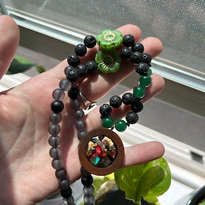Resin Crystal Pendant Beaded Necklace - Black/Green