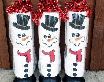 inflyttningspresent, snögubbedekoration, set om 4, broderidesign, digital fil, chunky lada, julklapp, toalettpapper till badrummet