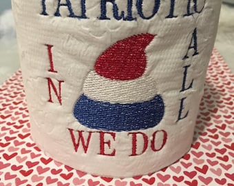 Patriótico en todo lo que hacemos American Poop Emoji Toilet Paper Embroidery Digital Design para 4x4 aro