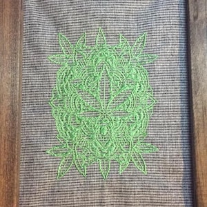 大麻マンダラ 4x4 5x7 刺繍デジタルファイル トイレットペーパー、マグカップラグ、バッグ、タオル、コースターに使用するカナダのデザイン