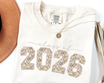 Comfort Colors フローラル柄 2026年卒業生Tシャツ | 卒業記念Tシャツ ワイルドフラワープリント