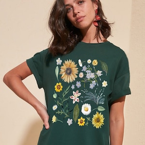 Vintage Inspired Floral Tee, Botanical Shirt, Flower T-Shirt, Vintage Print, Wildflowers Graphic Shirt, Nature Lover, Gardening, Spring Gift