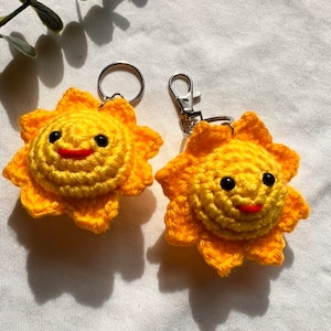 Llavero de sol a crochet: Amigurumi de hilo acrílico