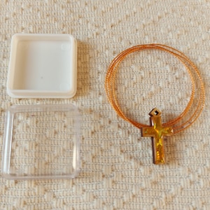 Piccola croce cristiana in legno