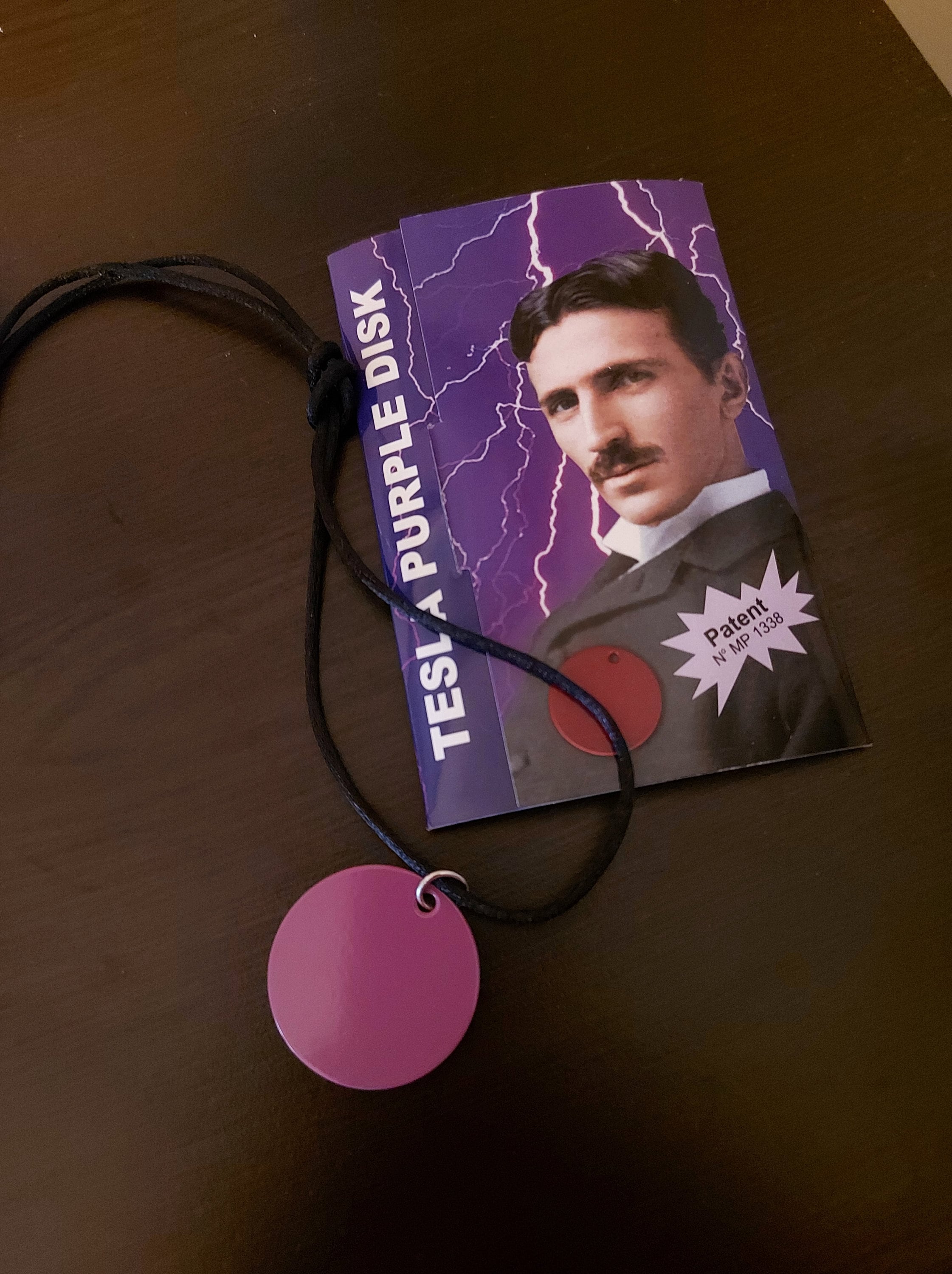 ニコラ・テスラ パープルプレートディスクネックレス R=3 cm (1.18 in