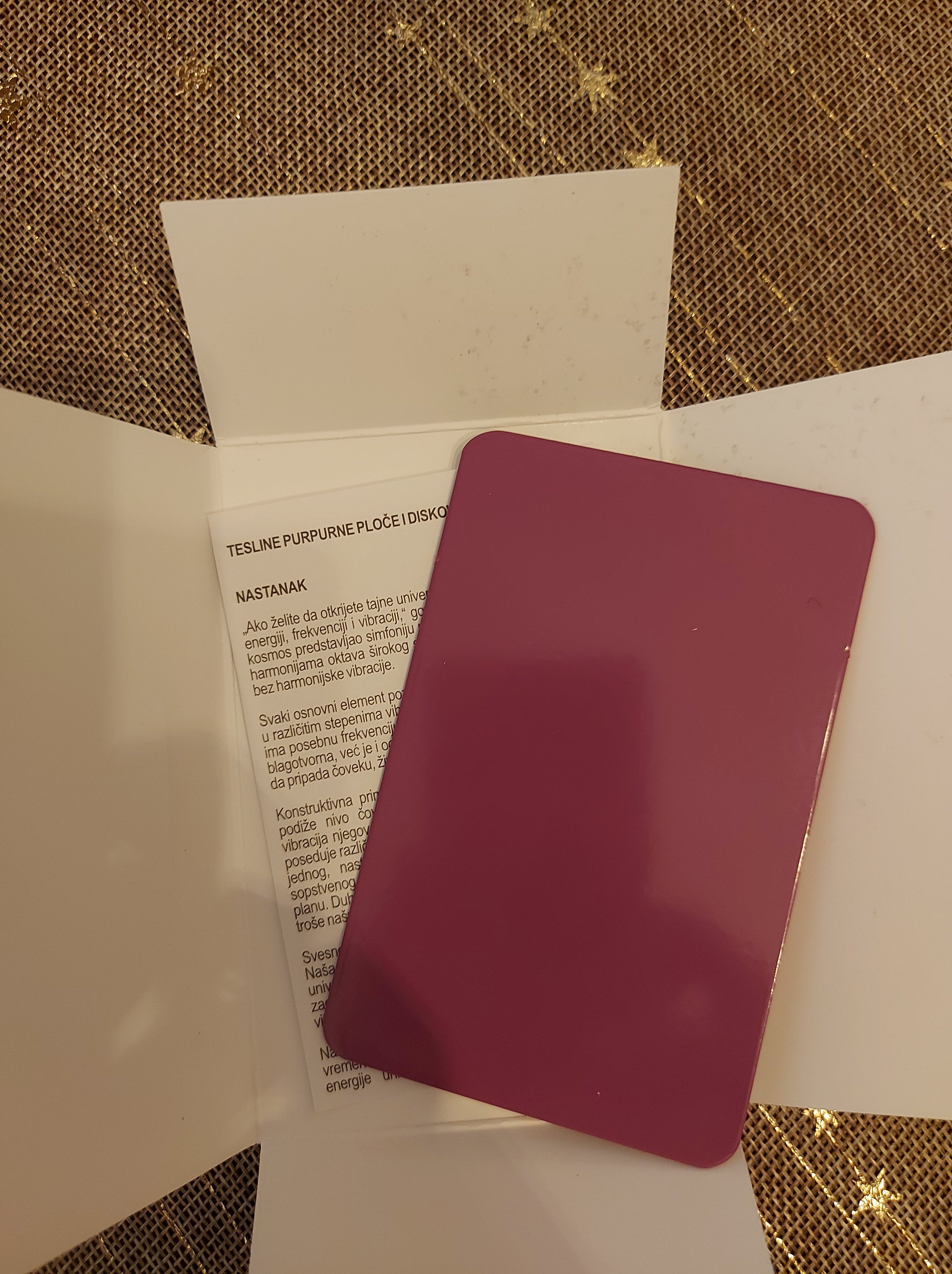 ニコラ・テスラ パープルプレートカード - 寸法 4.33 インチ x