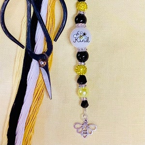 Bee Kind schaarhanger met kralen/schaarbedel handwerkaccessoire