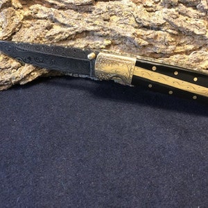 7" Handmade Custom Damascus Folding Pocketknife w/ an Engraved Bull Horn Handle afbeelding 2
