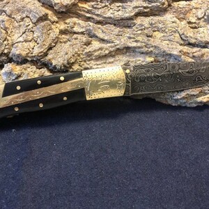 7" Handmade Custom Damascus Folding Pocketknife w/ an Engraved Bull Horn Handle afbeelding 1