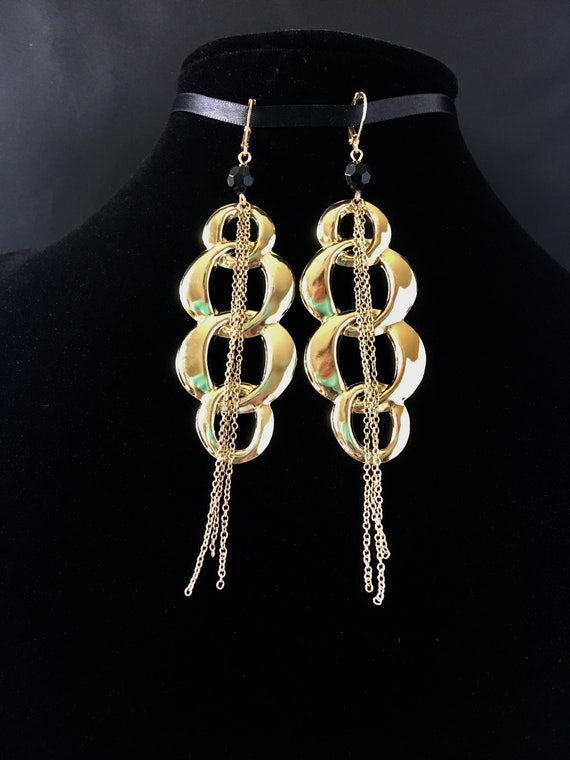 Fuchsia /& Blue Uniquely Stylish and Charming 20cm Silver Chain Dangly Pierce 8 Earrings Hues of Dramatic Green Vintage Long Feather