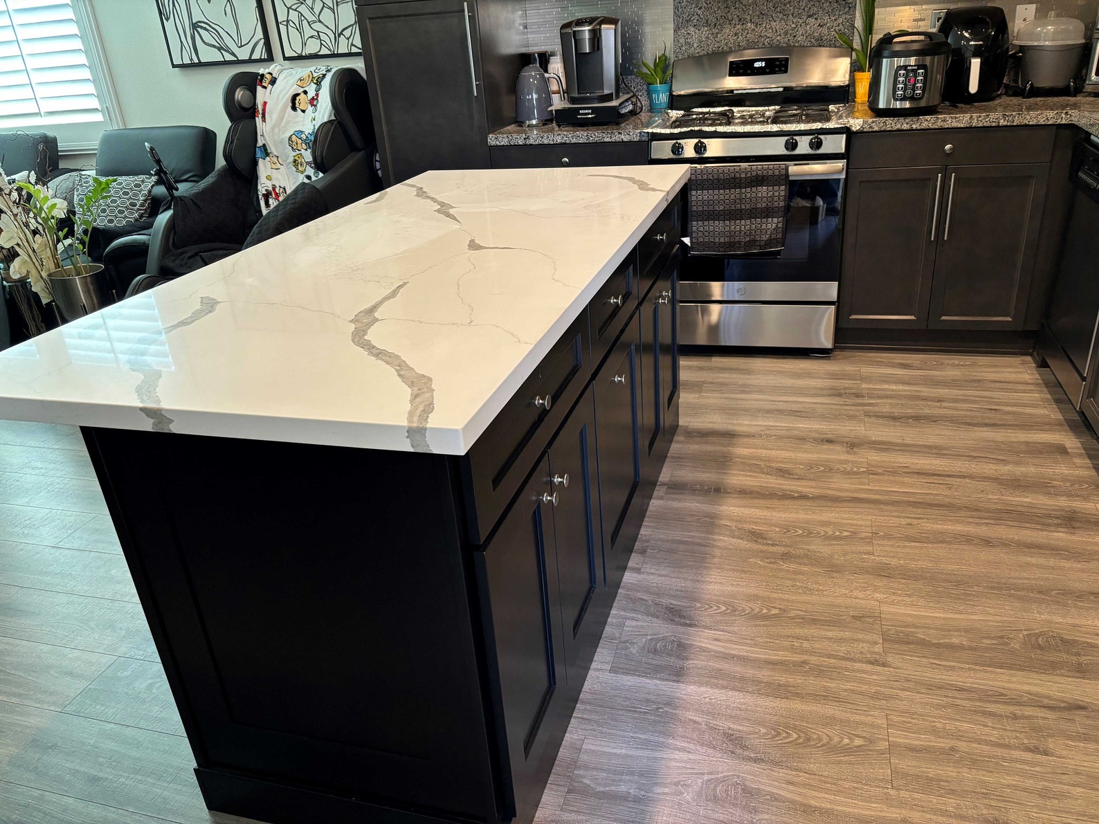 Kitchen Island With White Quartz Top-custom Welcome) - Etsy