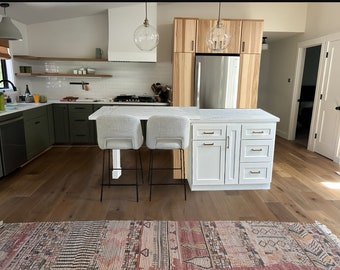 8 ft white kitchen island with quartz top-4 seats, Custom welcome