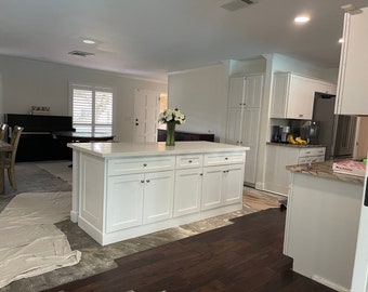 7ft Kitchen island with quartz top