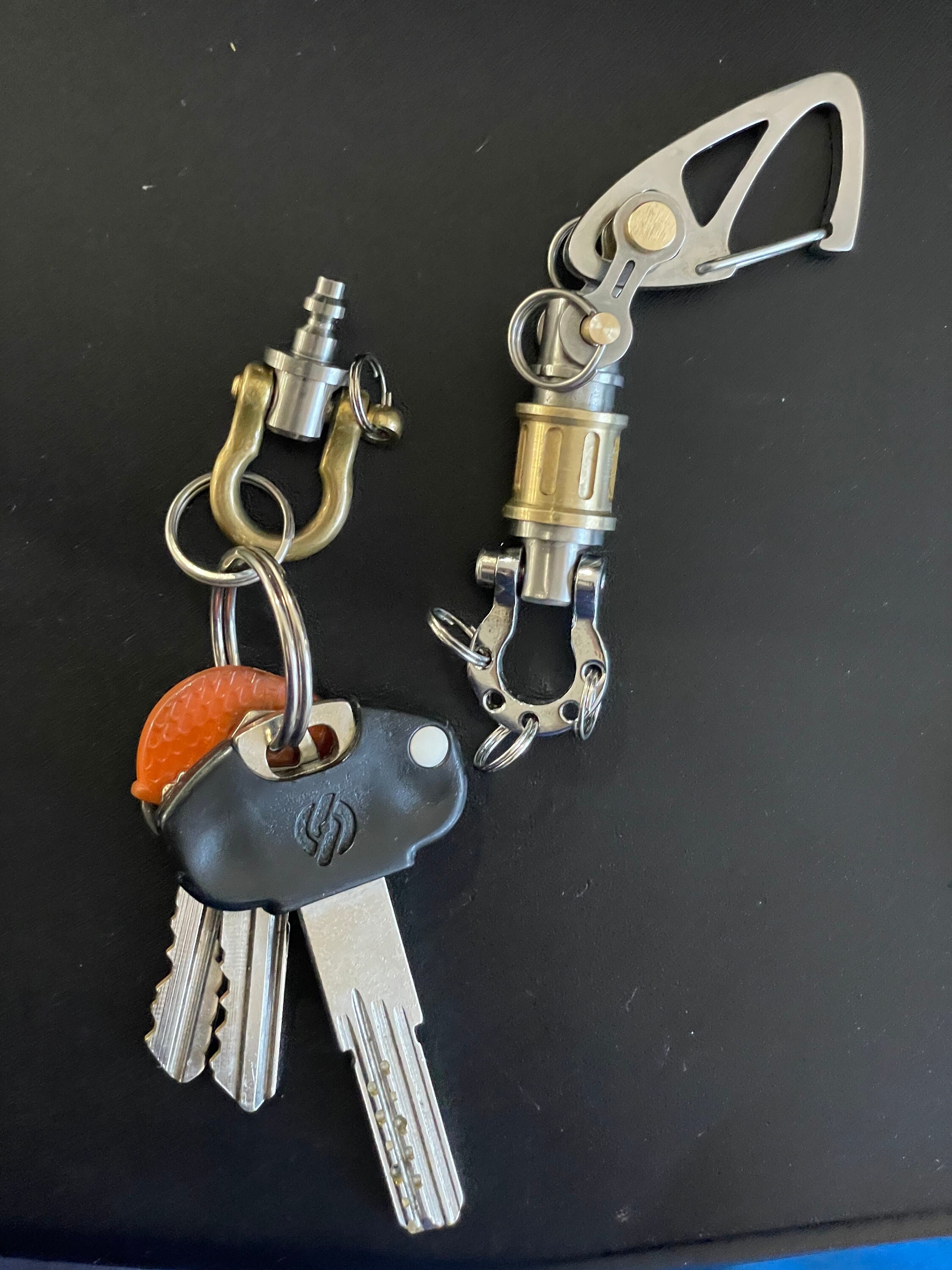 FEGVE Titanium Quick Release Swivel Keychain, Pull Apart Detachable Keychain Heavy Duty Car Key Holder with Side-Pushing Titanium Key Rings