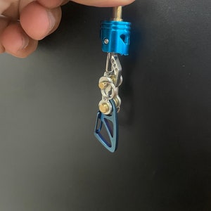 Porte-clés Clip De Poche KYLINK - Suspension Bronze Crâne Singe Insert Bleu Ciel - Modèle Sunset - Neuf