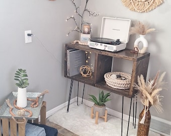 Record Player with Divider for Vinyl Storage