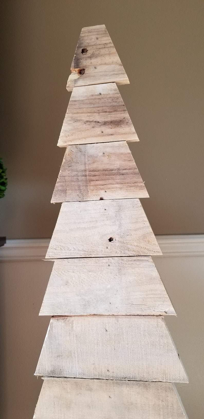 21 Creative Pallet Christmas Tree Ideas - Wooden Pallet and DIY Trees