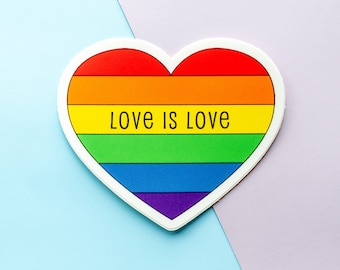 Adesivo de vinil Love is Love, adesivos para presente do mês do orgulho, adesivos LGBT, adesivos de coração de arco-íris, adesivos gays, lésbicos e queer, decalque para laptop