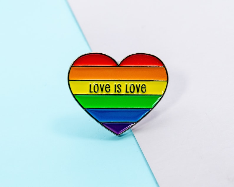 Gay lesbische LGBT Pride emaille pins, Love is Love pin, Rainbow Heart emaille pins, queer emaille pins, Pride Month pin badge, Pride Month cadeau afbeelding 1