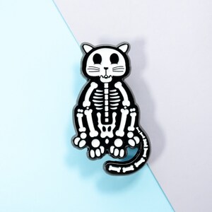 Cat Skeleton X-Ray Scan Soft Enamel Pin, Creepy Cute Funny Enamel Pin, Emo Punk Pin, Kawaii Goth Pin, Halloween Pin, Stocking Stuffers