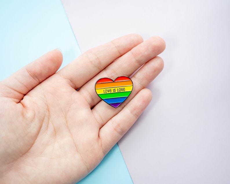 Gay lesbische LGBT Pride emaille pins, Love is Love pin, Rainbow Heart emaille pins, queer emaille pins, Pride Month pin badge, Pride Month cadeau afbeelding 5