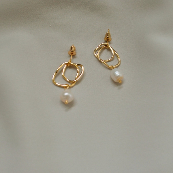 Pearl earring, fresh water pearl, White pearl hoops, Double gold hoops, Pearl bridal earrings, Pearl clip-on, Minimal gift for her