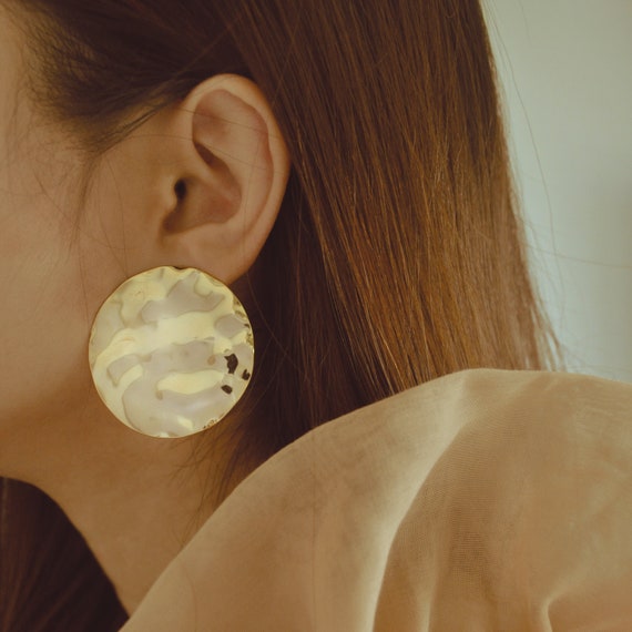 hammered disc stud earrings