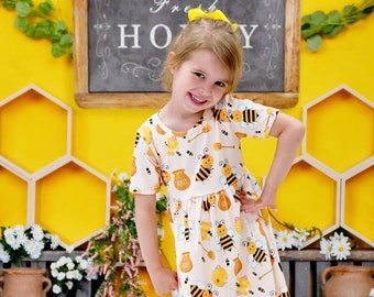 Busy Bee Short Sleeve Milk Silk Dress