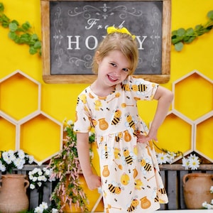 Busy Bee Kurzarm Kleid aus Seide Bild 1