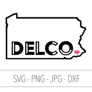 Peut inclure: Contour noir et blanc de l'état de Pennsylvanie avec le mot "DELCO" en lettres grasses et un petit cœur rose dans le coin inférieur droit.